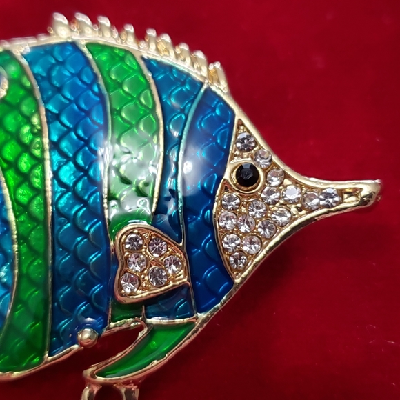 Fish Brooch - Picture 3 of 7